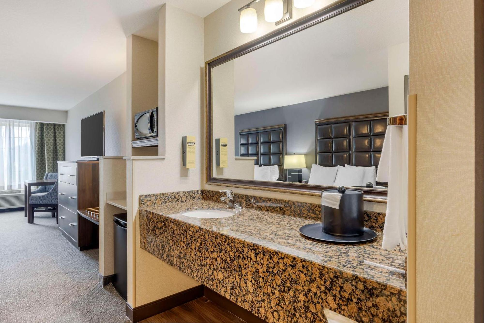 Best Western Plus Northwind Inn & Suites Tigard Exterior foto